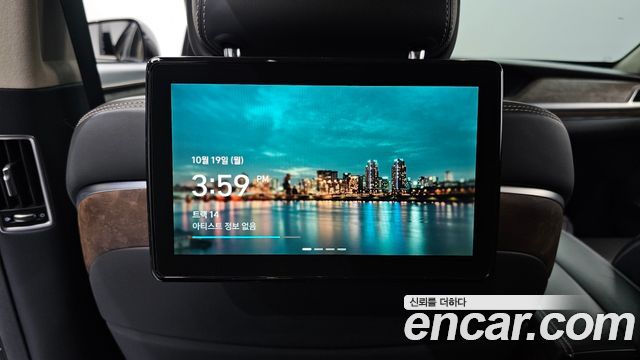 Genesis G90 2019 — photo 19
