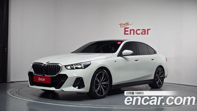 BMW 5-Series 2024 — photo 1