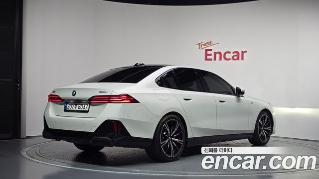 BMW 5-Series 2024 — photo 2