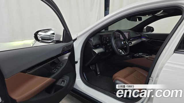 BMW 5-Series 2024 — photo 10
