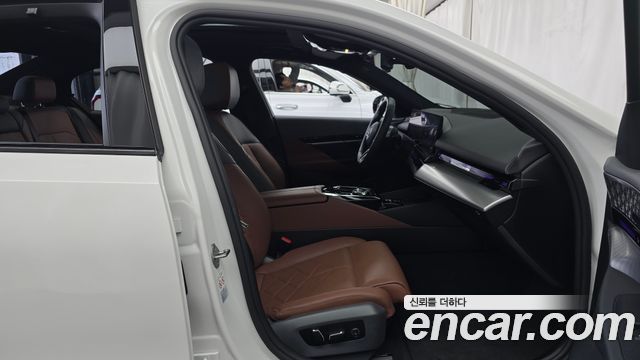 BMW 5-Series 2024 — photo 11