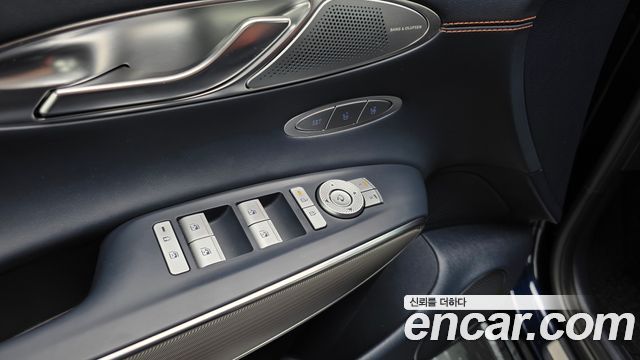 Genesis GV70 2025 — photo 32