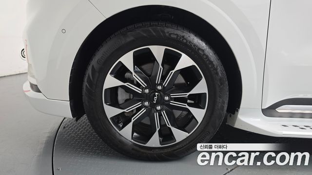 Kia Canival 2023 — photo 5
