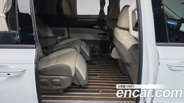 Kia Canival 2023 — photo 17