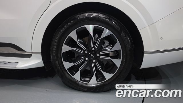 Kia Canival 2023 — photo 7