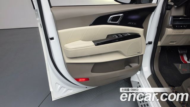 Kia Canival 2023 — photo 14