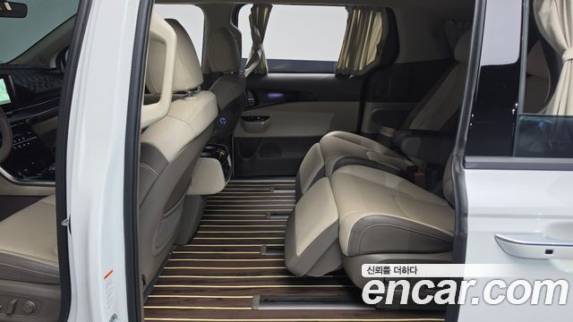 Kia Canival 2023 — photo 16