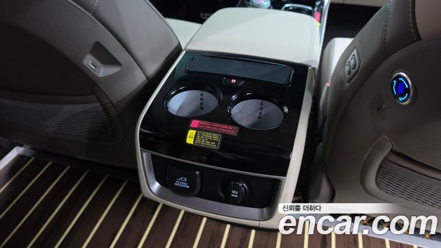 Kia Canival 2023 — photo 36