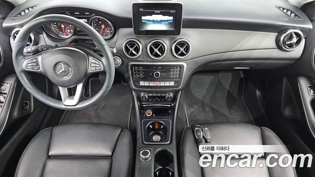 Mercedes-Benz GLA-Class 2019 — photo 10