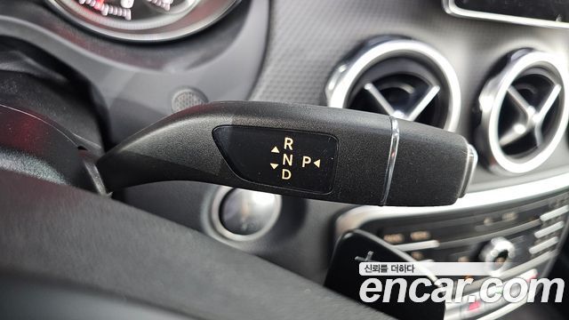 Mercedes-Benz GLA-Class 2019 — photo 12