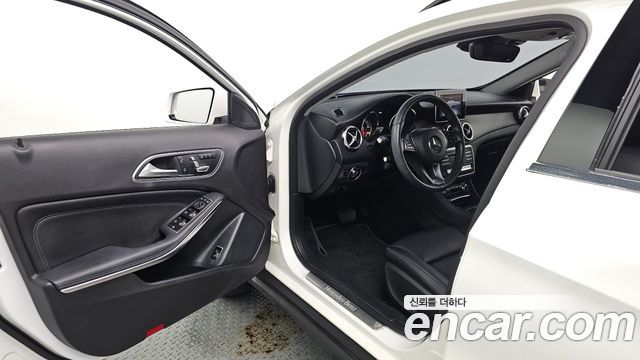 Mercedes-Benz GLA-Class 2019 — photo 13