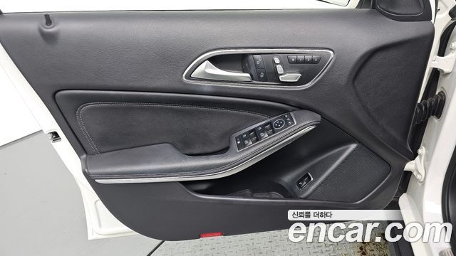Mercedes-Benz GLA-Class 2019 — photo 14