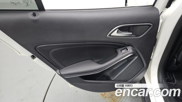 Mercedes-Benz GLA-Class 2019 — photo 15