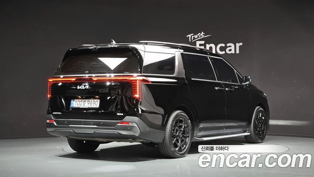 Kia Canival 2025 — photo 2