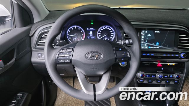 Hyundai AVANTE 2020 — photo 13