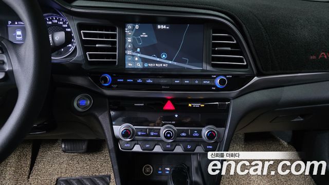 Hyundai AVANTE 2020 — photo 14