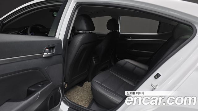 Hyundai AVANTE 2020 — photo 17