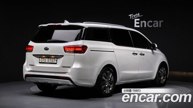 Kia Canival 2017 — photo 2