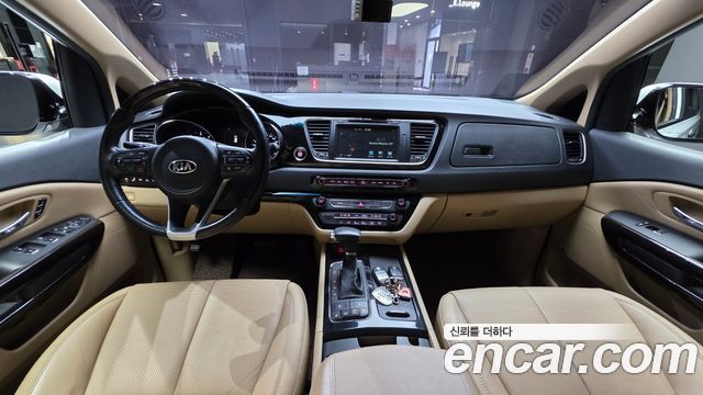 Kia Canival 2017 — photo 10