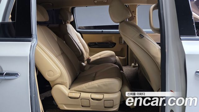 Kia Canival 2017 — photo 17