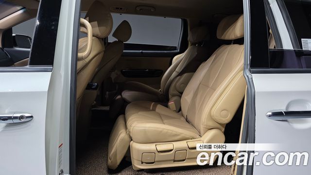 Kia Canival 2017 — photo 18