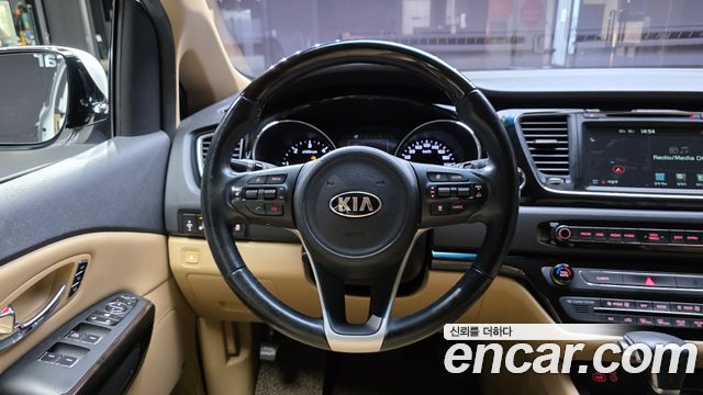 Kia Canival 2017 — photo 20