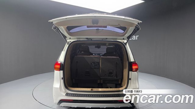 Kia Canival 2017 — photo 26
