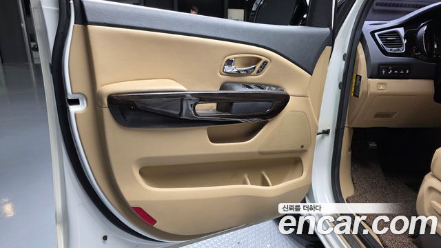 Kia Canival 2017 — photo 14