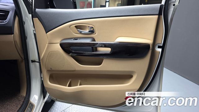 Kia Canival 2017 — photo 15