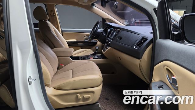 Kia Canival 2017 — photo 16