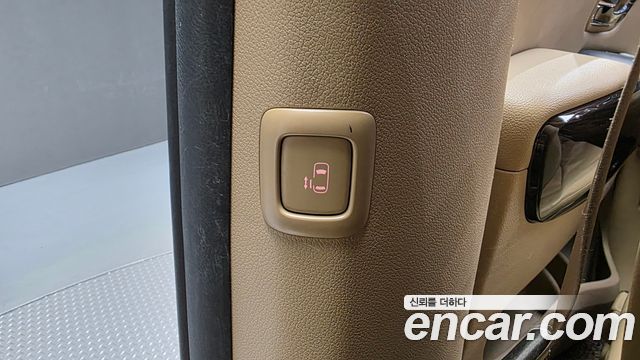 Kia Canival 2017 — photo 34