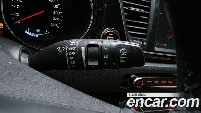 Kia Canival 2017 — photo 38