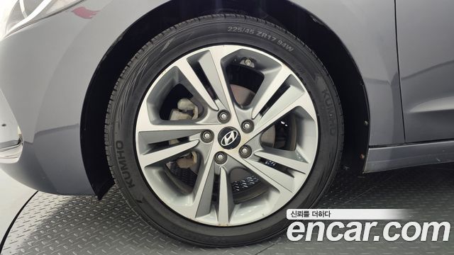 Hyundai AVANTE 2017 — photo 5