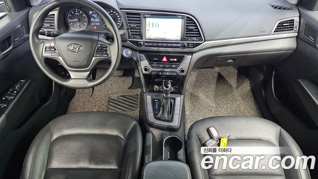 Hyundai AVANTE 2017 — photo 10
