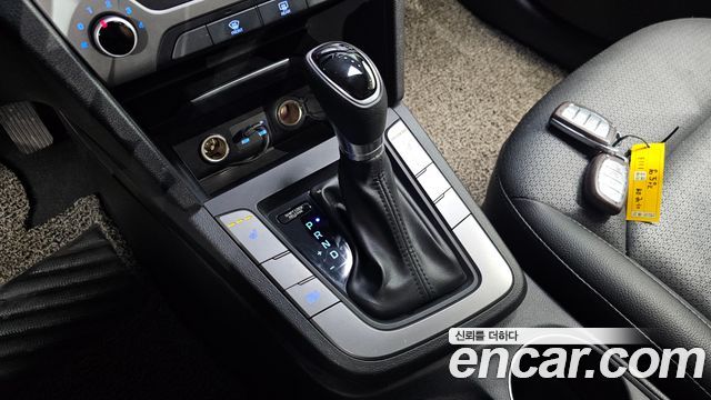 Hyundai AVANTE 2017 — photo 12