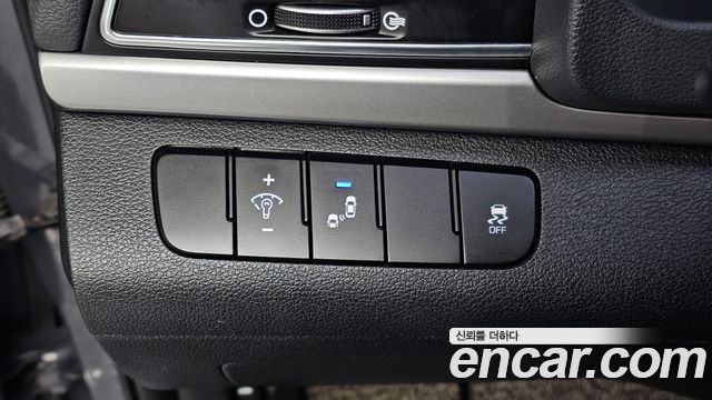 Hyundai AVANTE 2017 — photo 19