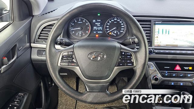 Hyundai AVANTE 2017 — photo 21