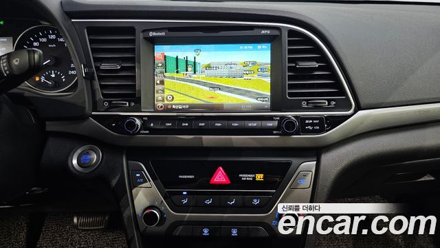 Hyundai AVANTE 2017 — photo 25