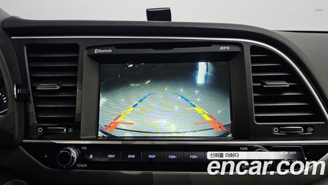 Hyundai AVANTE 2017 — photo 26