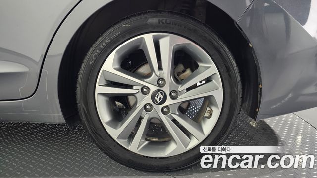 Hyundai AVANTE 2017 — photo 7