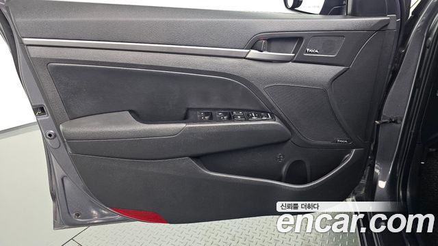 Hyundai AVANTE 2017 — photo 14