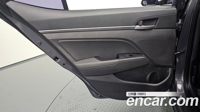 Hyundai AVANTE 2017 — photo 15