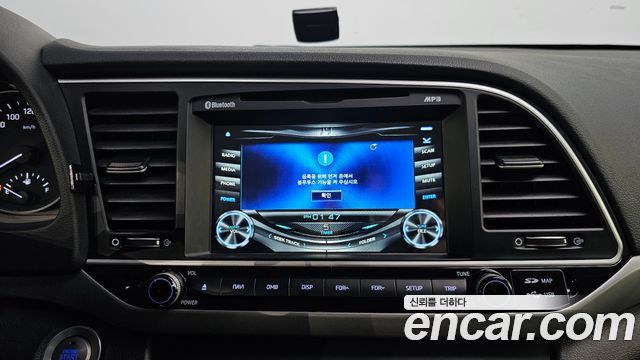 Hyundai AVANTE 2017 — photo 27