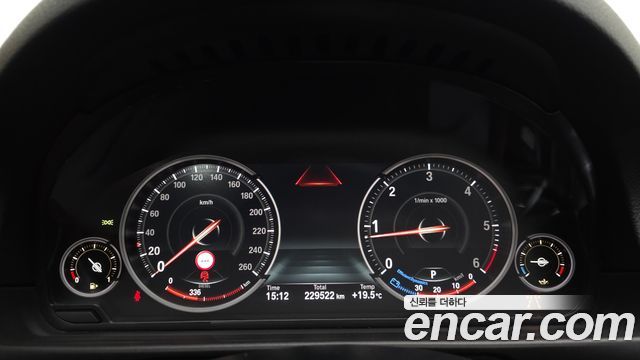 BMW 5-Series 2016 — photo 8
