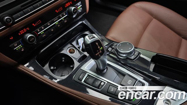 BMW 5-Series 2016 — photo 9
