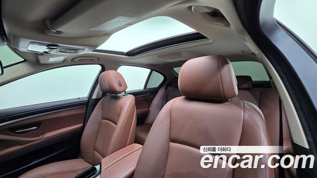 BMW 5-Series 2016 — photo 12