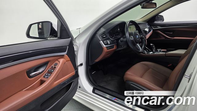 BMW 5-Series 2016 — photo 13