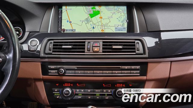 BMW 5-Series 2016 — photo 16