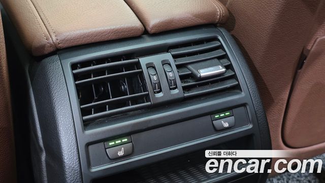 BMW 5-Series 2016 — photo 18