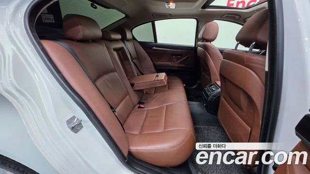 BMW 5-Series 2016 — photo 19